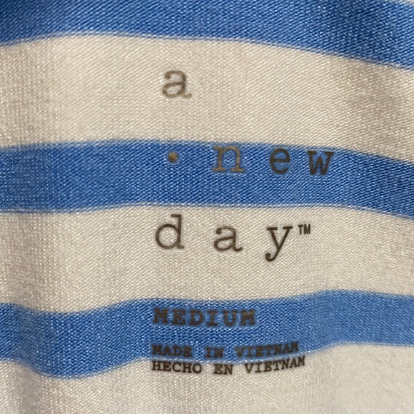 A New Day 3/4 Sleeve Stripe Top 💗 White & Blue - Picture 11 of 12
